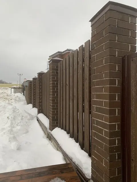 Установленный забор — фото 6, работа бригады белорусов